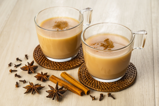 チャイのカフェインは妊娠中でも大丈夫？ 知っておきたい含有量と注意点